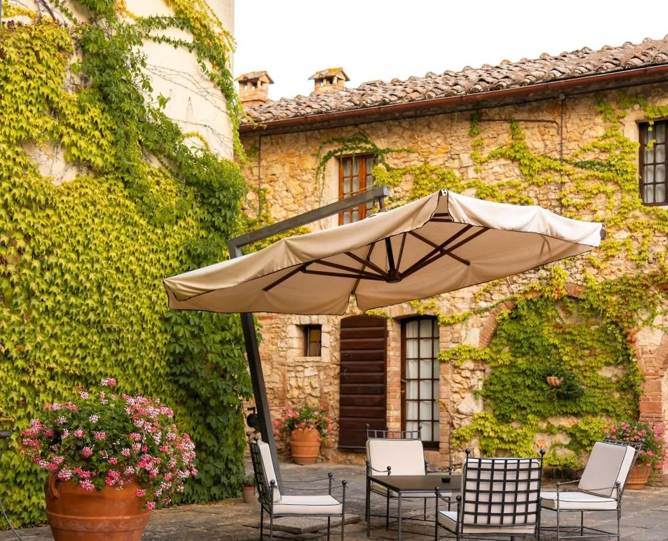 Hotel Borgo San Luigi Monteriggioni